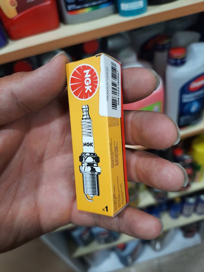 شمع پایه کوتاه NGK  تک پلاتین کد فنی BKR6E6962 مناسب برای پراید تیبا ساینا کوئیک پژو 405 و سمند و پارس و...