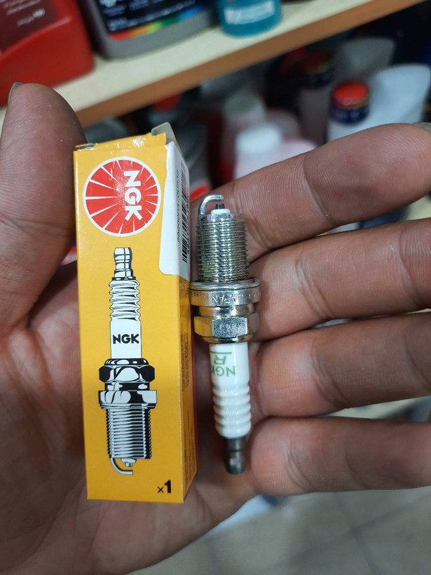 شمع پایه کوتاه NGK تک پلاتین کد فنی BKR6E6962 مناسب برای پراید تیبا ساینا کوئیک پژو 405 و سمند و پارس و...